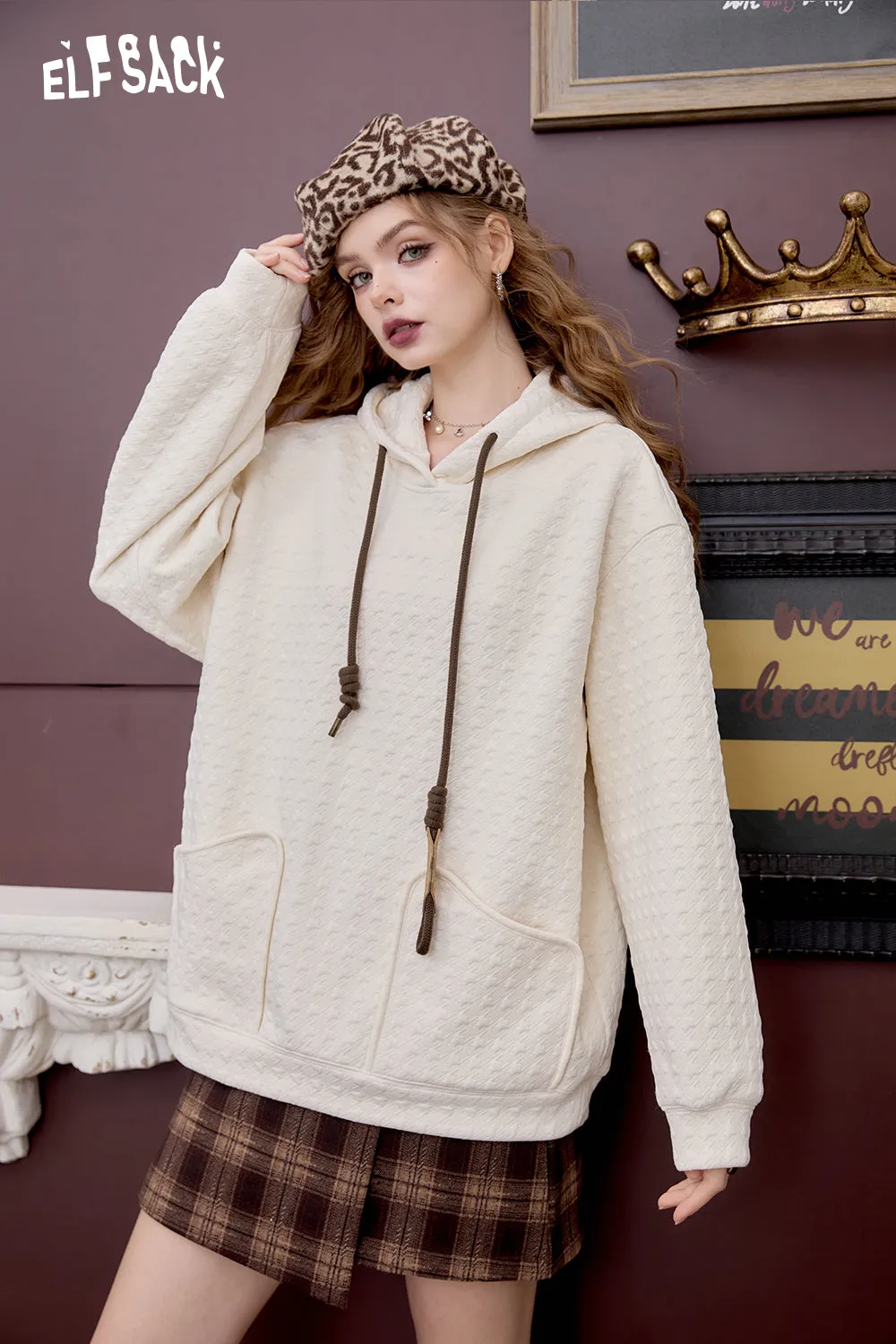 ELFSACK 2024 Winter New Arrivals Preppy style loose hoodie women cute fleece top