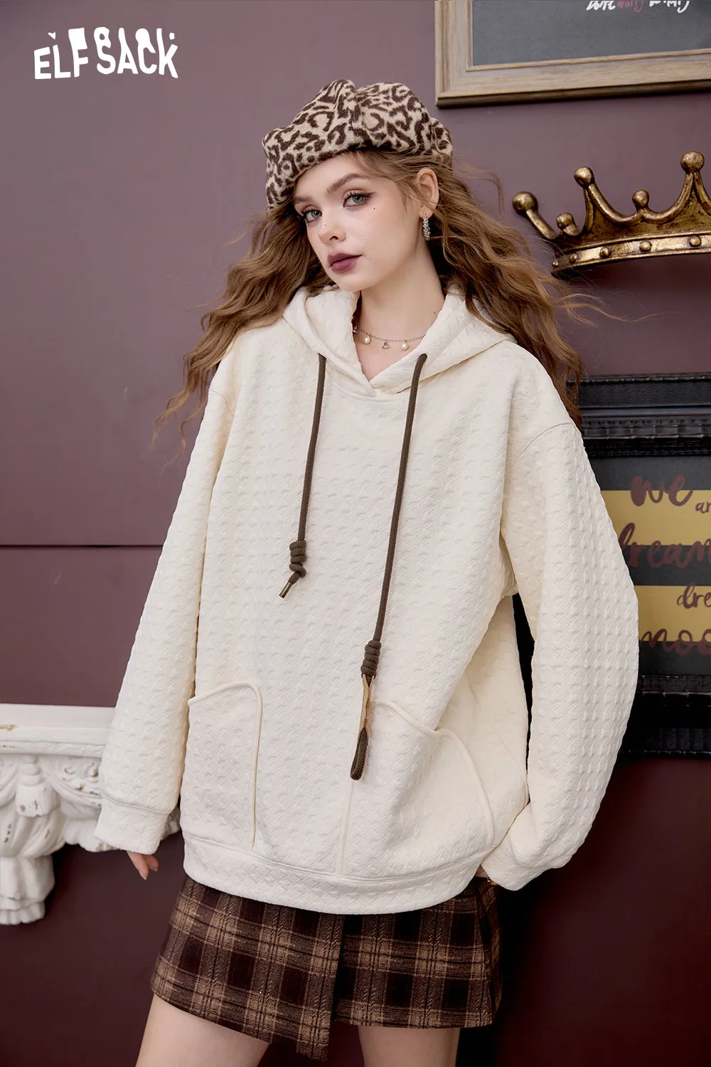 ELFSACK 2024 Winter New Arrivals Preppy style loose hoodie women cute fleece top